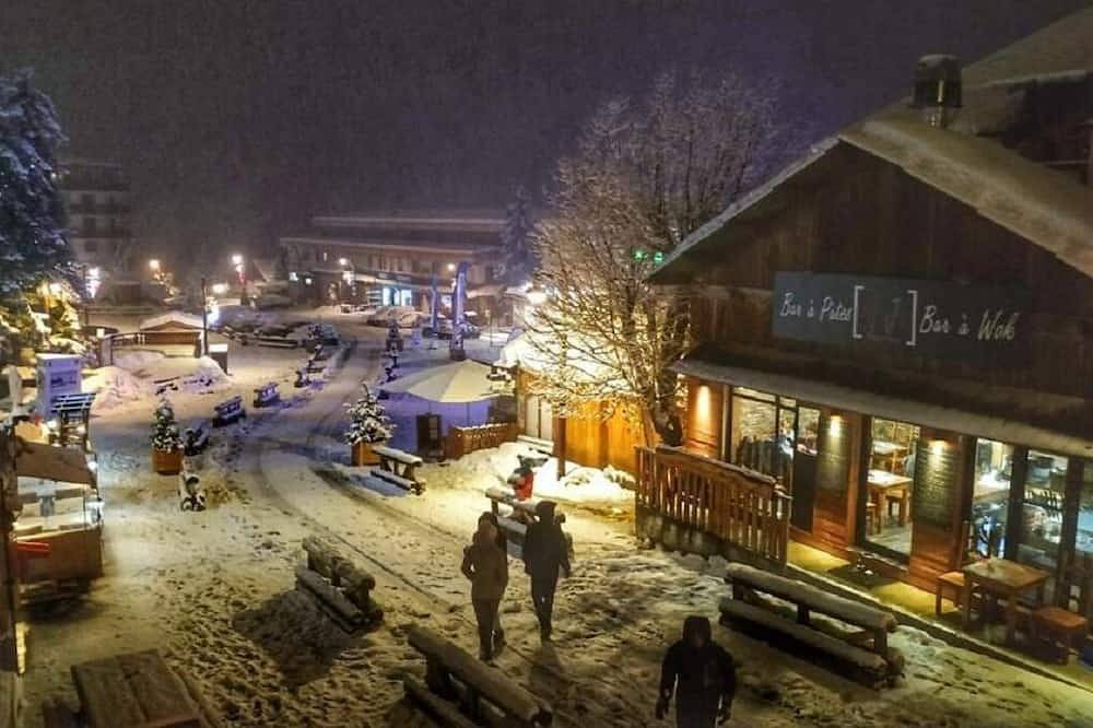 Authentic detached chalet on the Place d'Auron in Auron, Saint-Étienne-de-Tinée