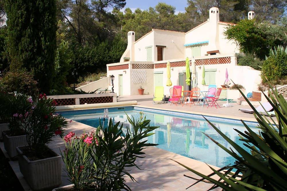 En Bagnols-en-Forêt, tranquilo, con gran piscina in Bagnols-en-Forêt, Costa mediterránea (Francia)