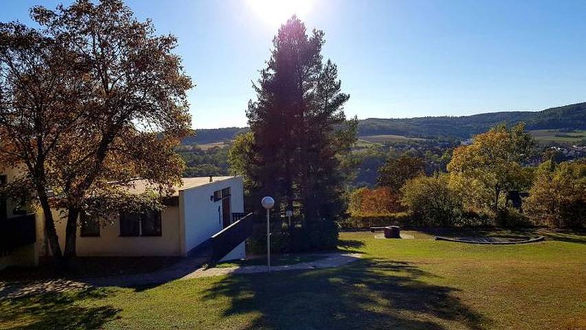 Bungalow für 2 Personen, mit Terrasse und Ausblick sowie Garten in Franken