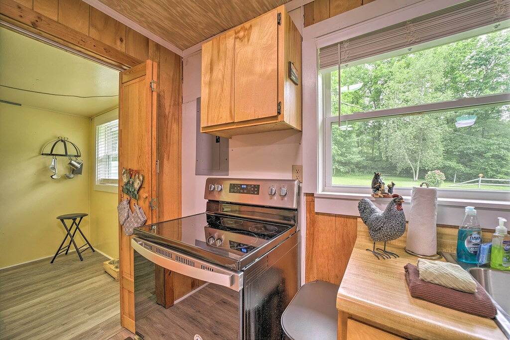 2 Mi to Ski Sapphire: Pet-Friendly Cashiers Cabin in Jackson County