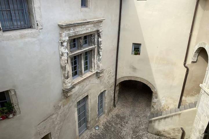 Ganze Wohnung, Herrenhaus mit Blick auf die antike römische Arena in Béziers, Côte d'Améthyste