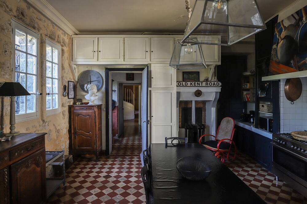 Le Donjon de Moret, un lieu historique, rare, magique et exceptionnel in Moret-sur-Loing, Seine-et-Marne