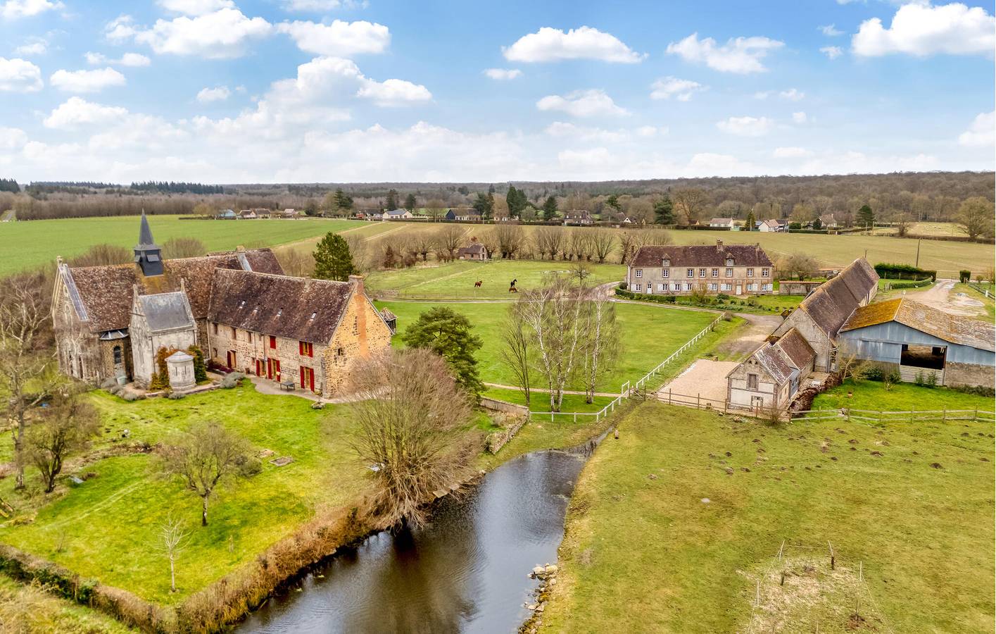 Acogedor apartamento urbano con TV, aparcamiento y jardín in Les Baux-de-Breteuil, Región de Évreux