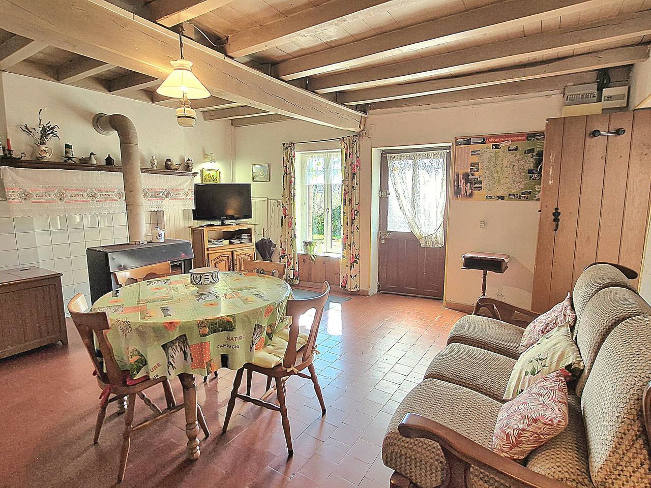 Casa tranquila con estanque privado, aire acondicionado y wifi in Avrée, Nièvre