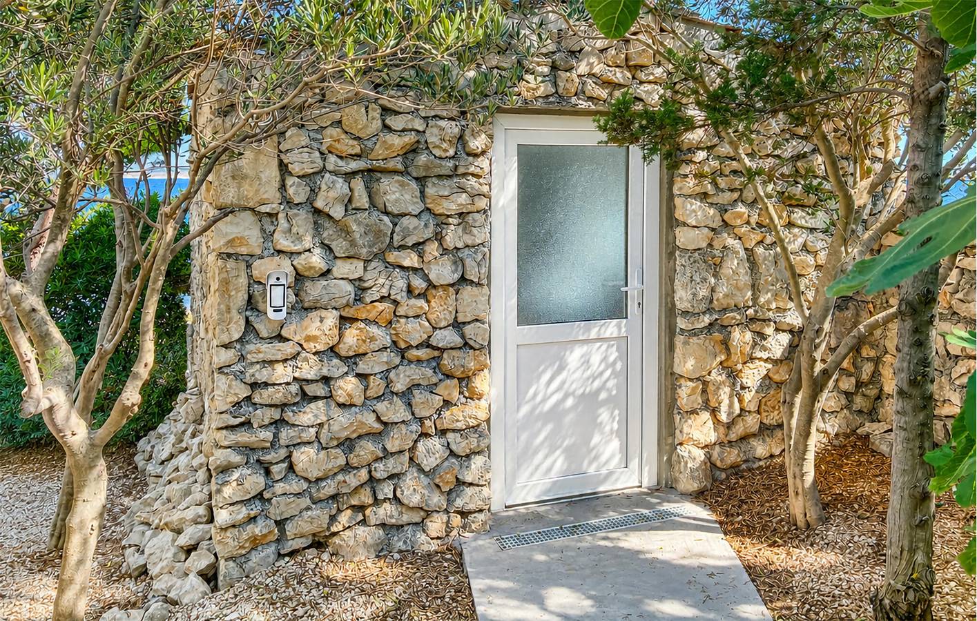 Ganze Ferienwohnung, Gemütliche Ferienwohnung mit Meerblick, Terrasse und Parkplatz, 800 m vom Strand entfernt in Pag