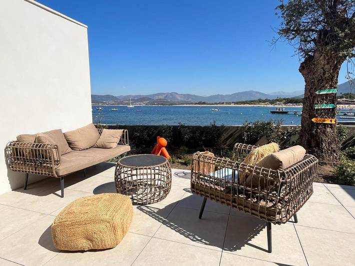 Gîte pour 6 personnes, avec terrasse et vue, animaux acceptés dans Plage De La Viva Porticcio