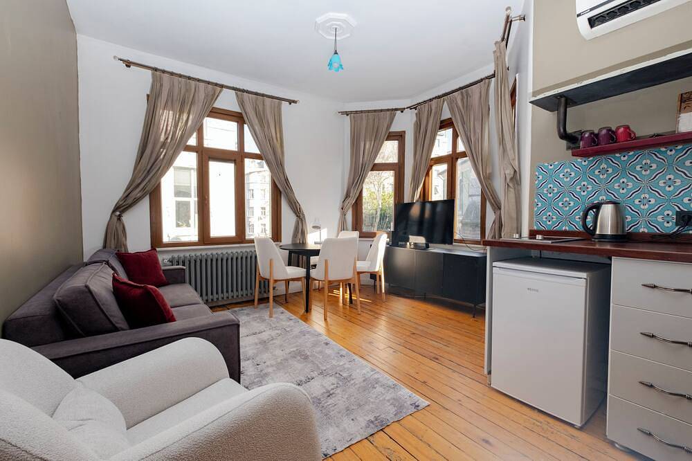 Apartamento entero, Tranquil 4-bedroom apartment with Ac in Istanbul in Beyoğlu, Estambul