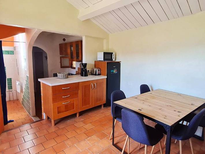 Location de vacances pour 3 personnes, avec jardin ainsi que terrasse et piscine à Saint-Georges-de-Luzençon - 4