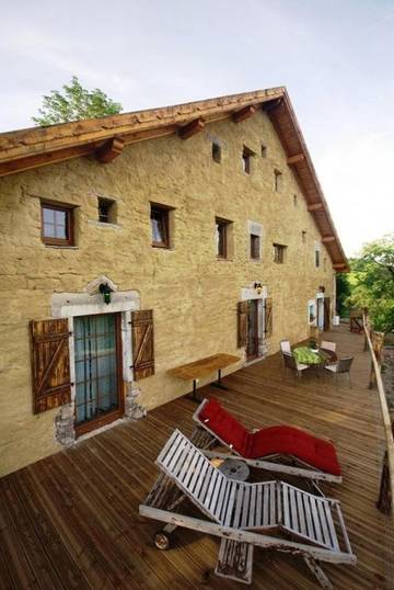 Chambre d’hôte pour 2 personnes, avec jardin ainsi que terrasse et vue à La Longine