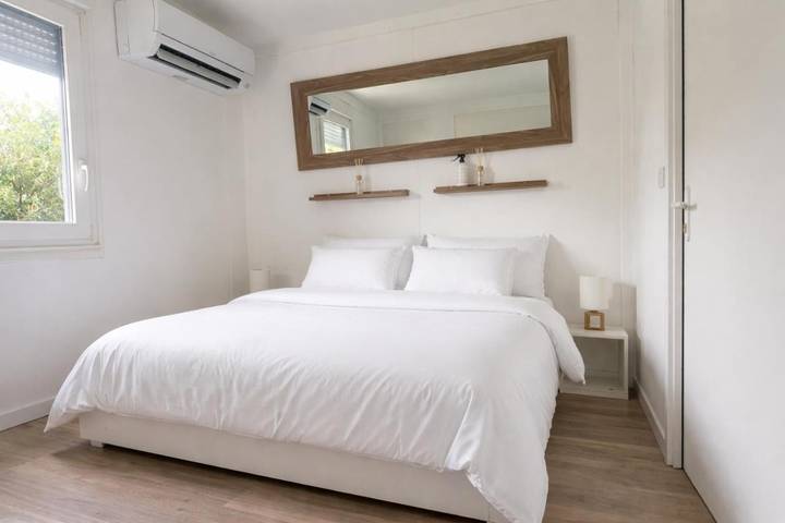 Camping pour 4 personnes, avec jardin et jacuzzi à La Crau - 3