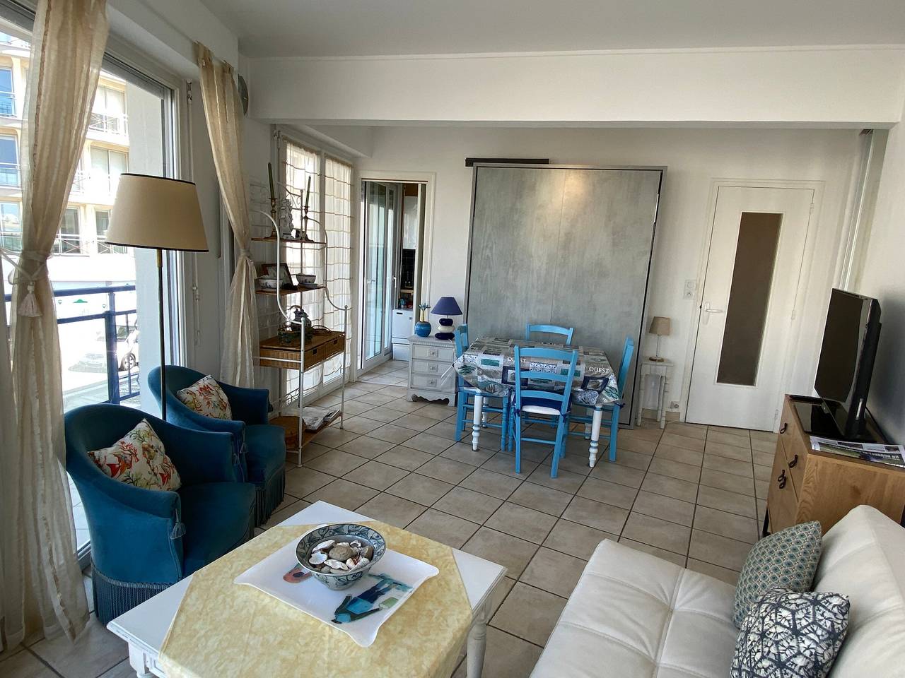 Entire apartment, Seafront studio in Les Sables-d'Olonne, pet-friendly in Les Sables-d'Olonne, Vendée
