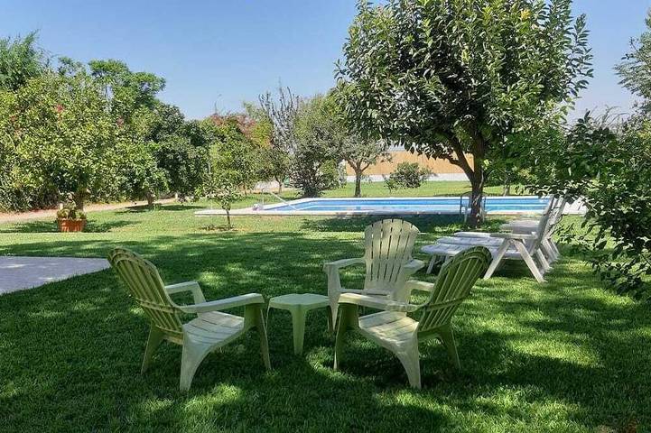 Casa De Campo En Sevilla Con Piscina in Valdezorras, Sevilla