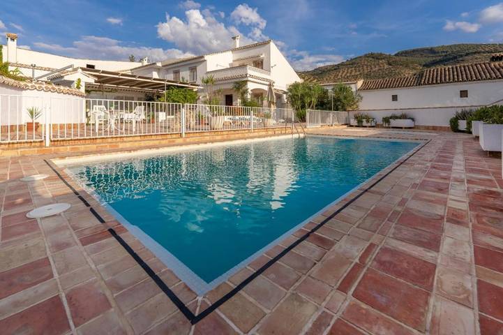 Apartamento para 10 personas, con Terraza además de Piscina y Vistas en Alcaudete