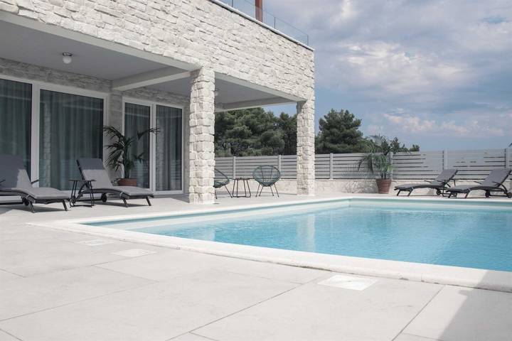 Ferienhaus für 10 Personen, mit Sauna in Pitve