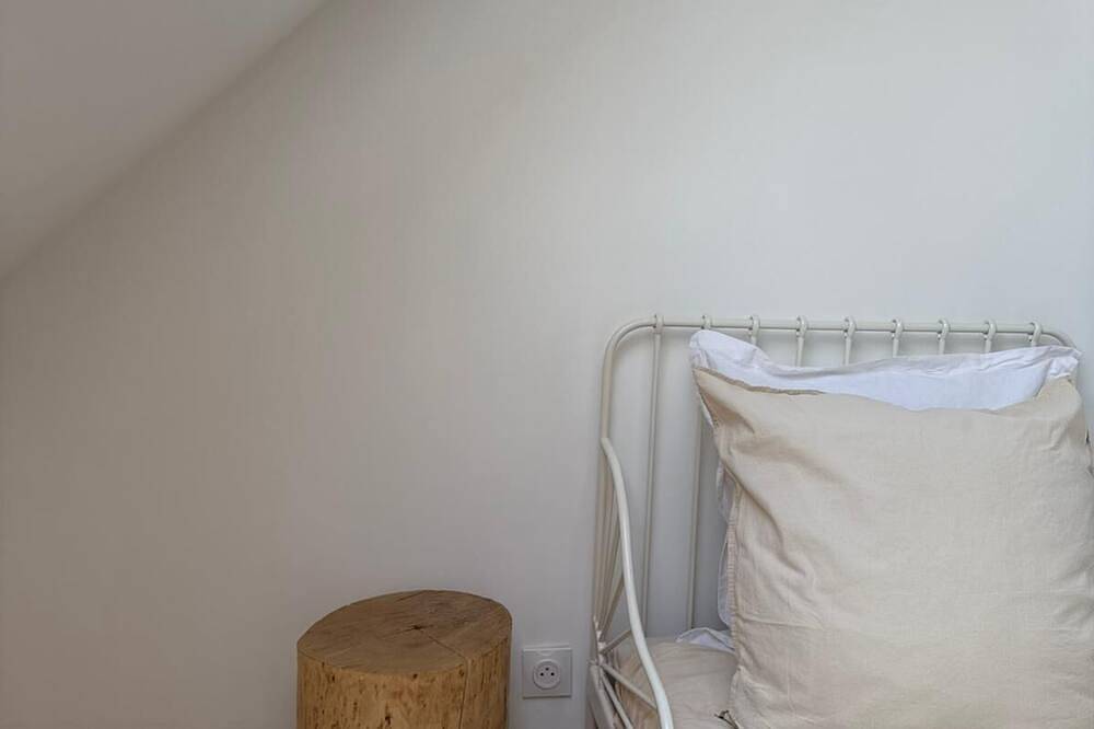 Ka-za house, jacuzzi \"3-star furnished tourism accommodation\". in Saint-Martin-des-Champs, Ceinture Dorée