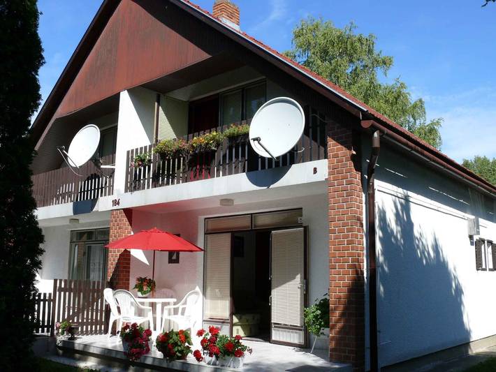 Ferienhaus für 6 Personen, mit Balkon und Garten in Balatonmariafürdö