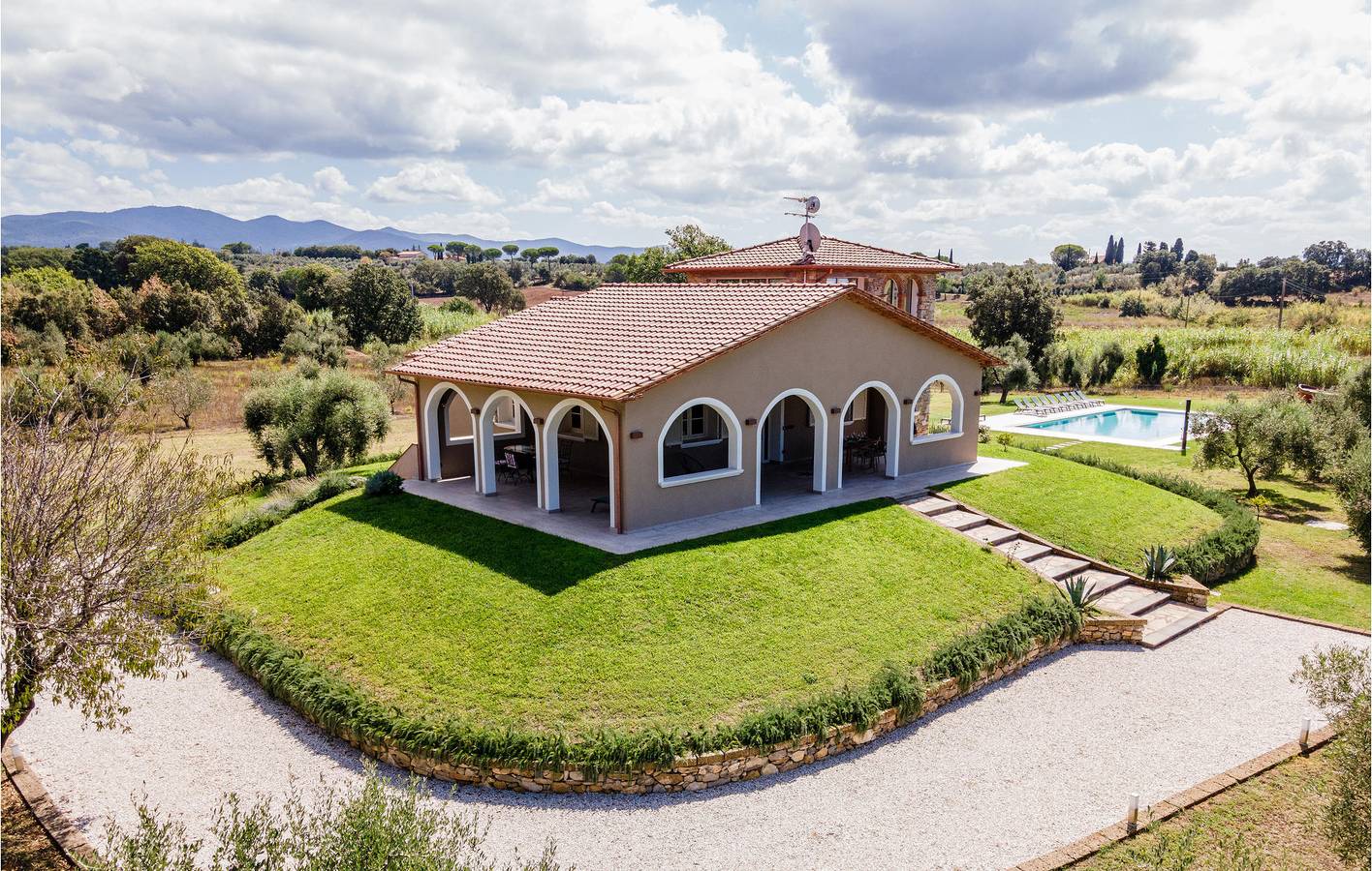 Paradies am Pool mit Klimaanlage, Parkplatz und WiFi in Bibbona, Etruskische Küste