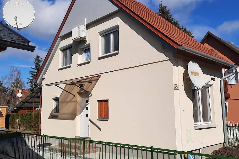 Klimatisiertes Ferienhaus in Bükfürdö mit Garten in Bük, Komitat Eisenburg