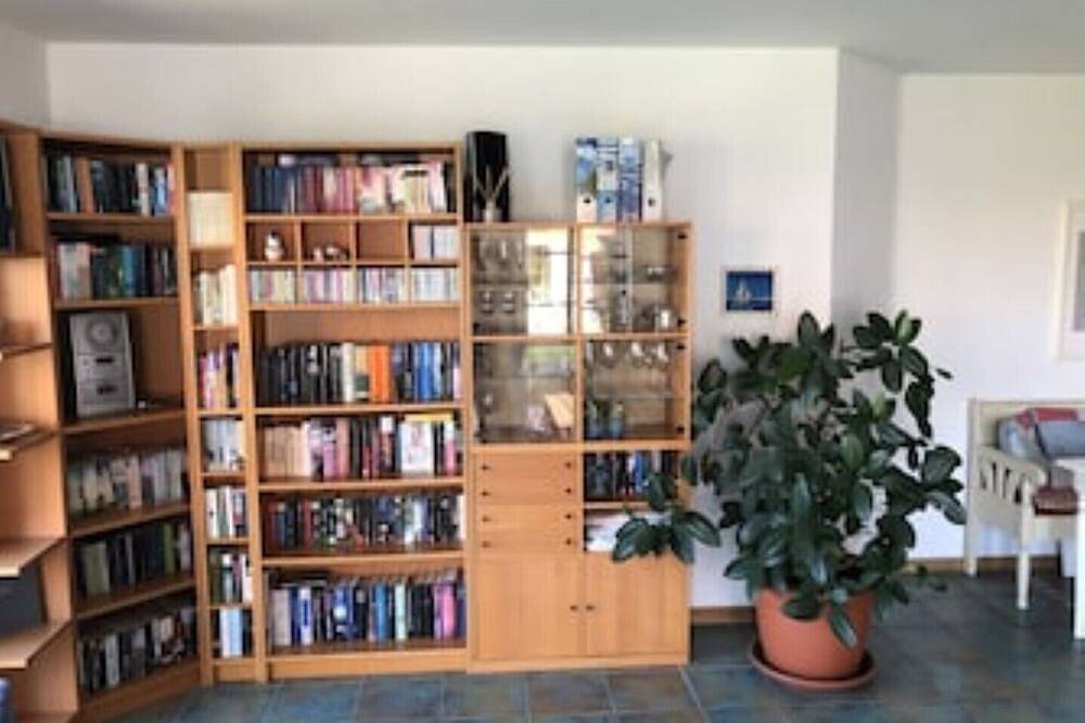 Ganze Wohnung, Helle,großzügige Ferienwohnung in Schwedeneck/Surendorf, 1 km zum Strand in Schwedeneck, Eckernförder Bucht