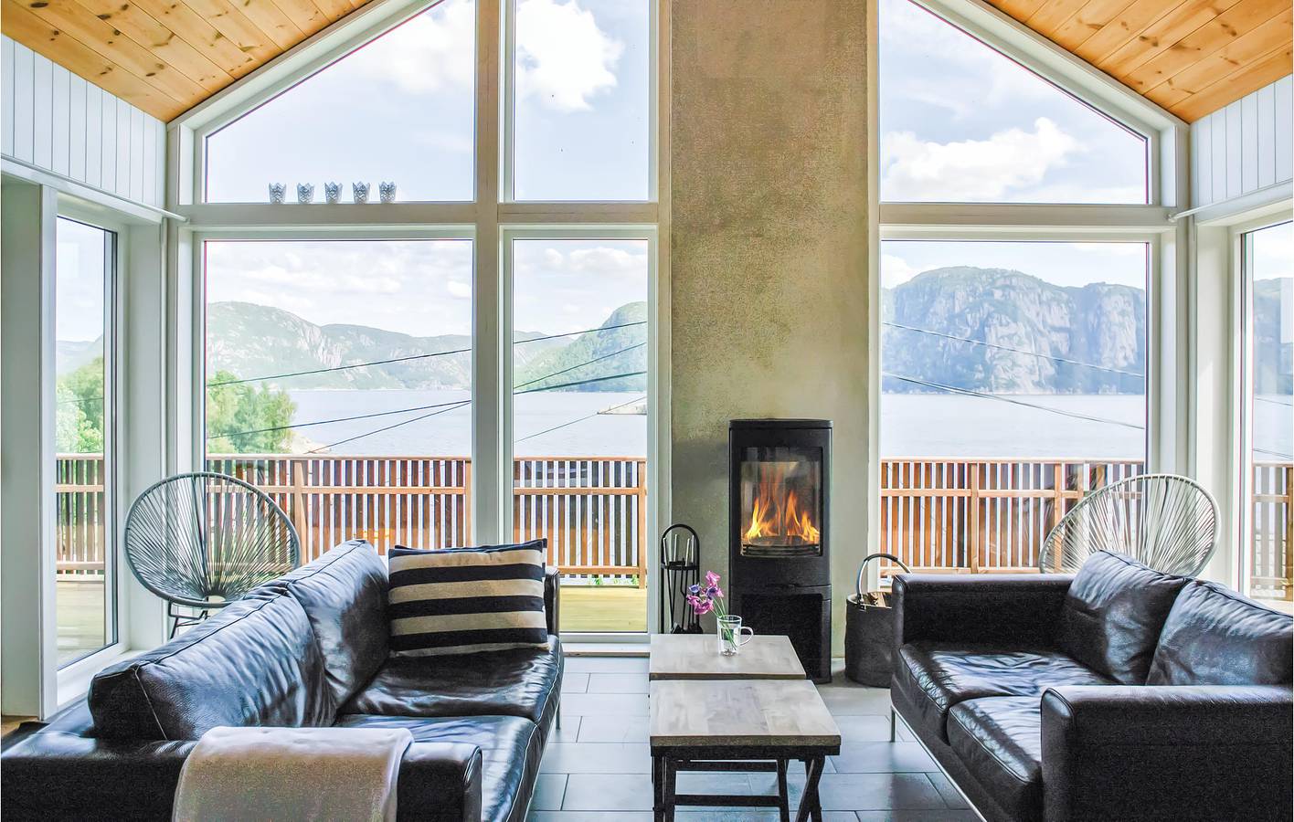 Holiday home for 8 people with garden in Farsund