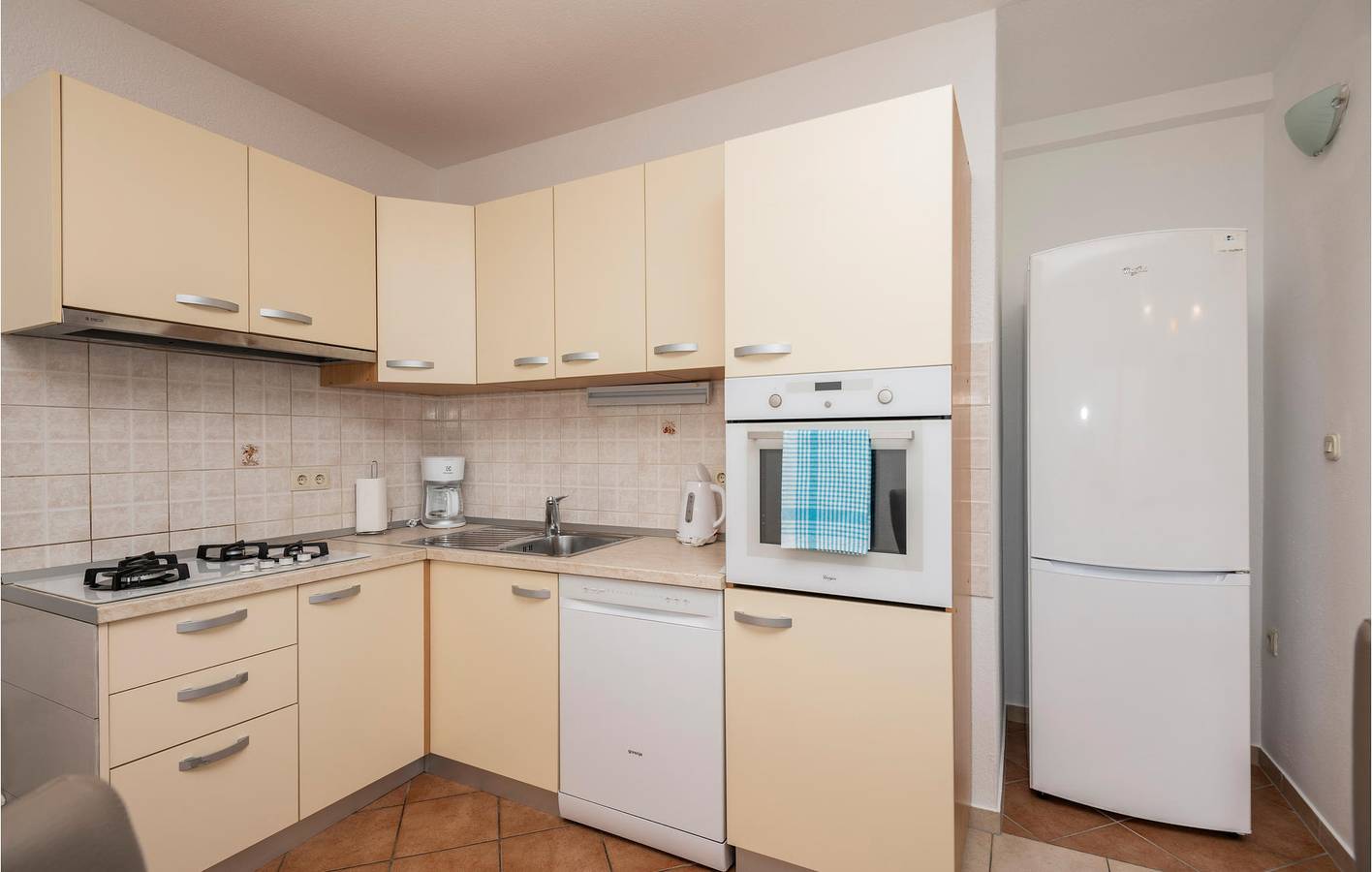 Ganze Ferienwohnung, Gemütliche 2-Zimmer-Wohnung mit Terrasse, WLAN und Parkplatz in Zagvozd, Makarska Riviera