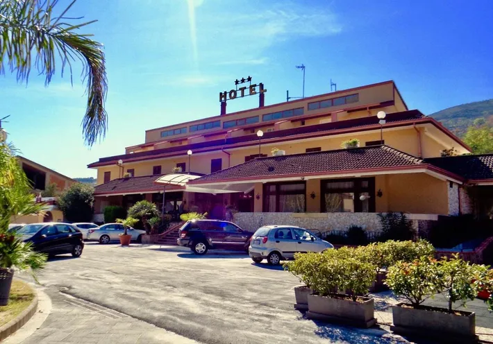Hotel para 4 personas, con piscina y jardín - 1
