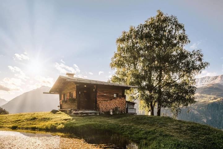Vakantiehuis voor 3 personen, with Balkon and Terras as well as Tuin and Uitzicht op het meer in Ried im Oberinntal
