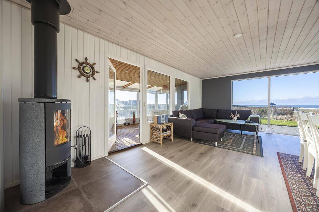 Wunderschönes und einladendes Ferienhaus mit herrlichem Meer- und Seeblick in Nr. Lyngby, Hjørring und Umgebung