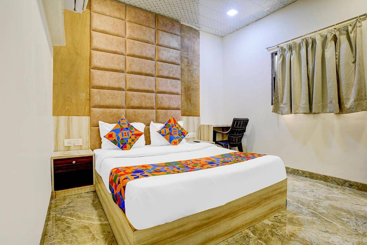 Fabexpress Sumit Palace in Mumbai, Maharashtra
