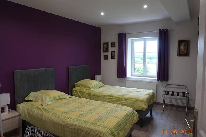 Gîte pour 9 personnes, avec jacuzzi ainsi que terrasse et jardin à Montillot - 4