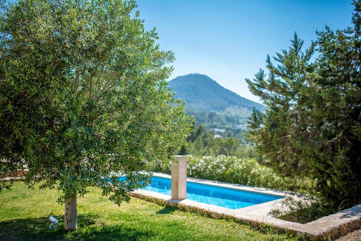 Fantastic Estate with Mountain View, Pool and Wi-Fi; Pets Allowed, Parking Available in San José (Ibiza), Sant Josep de sa Talaia