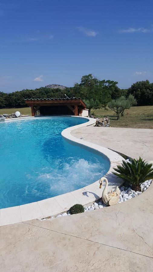 Location de vacances pour 7 personnes, avec piscine ainsi que vue et jardin, animaux acceptés à Rousson - 3