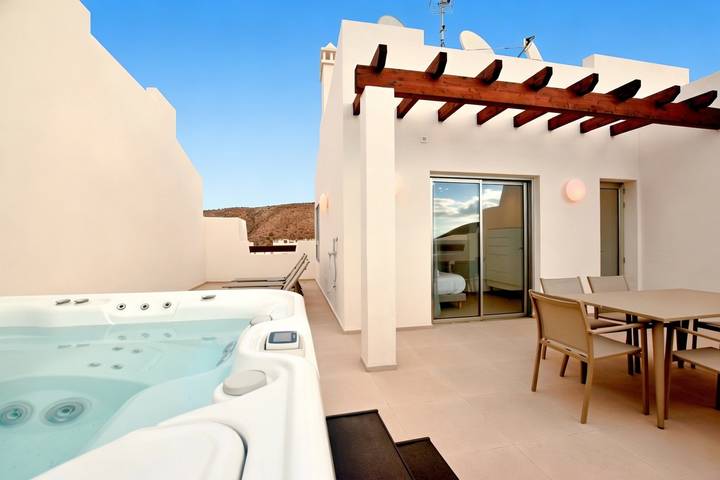 Ferienhaus für 4 Personen, mit Terrasse und Kinderpool sowie Whirlpool - 1