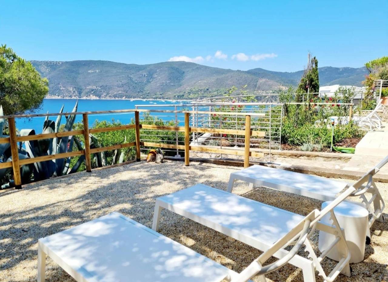 Ganze Ferienwohnung, Apt. Trudy , Charme nur ein paar Schritte vom Meer entfernt in Lacona, Elba