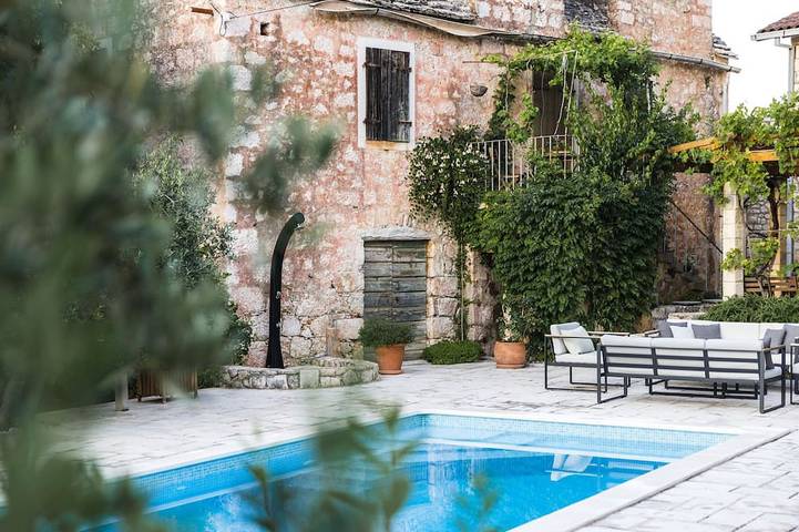 Ferienhaus Šumica mit beheiztem Pool! in Supetar, Brac