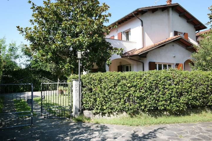 Casa vacanza per 8 persone, con Terrazza e Giardino a Forte dei Marmi