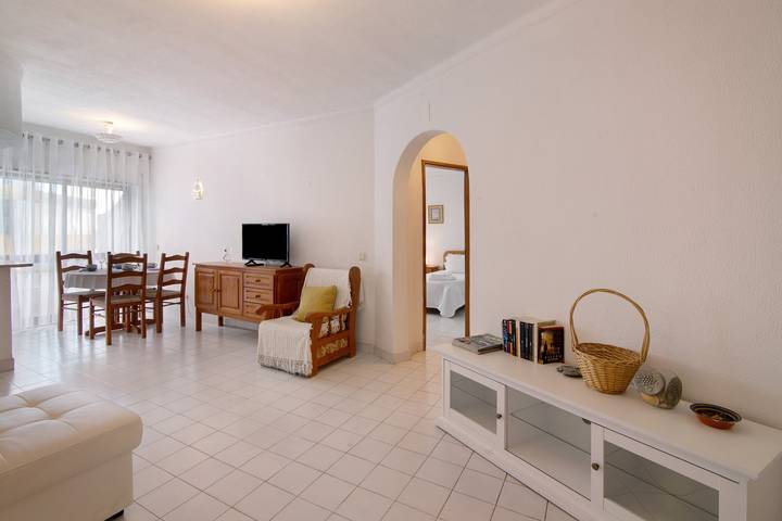 Appartement entier, Appartement 'T1 Antonio Henriques' avec piscine partagée, balcon et Wi-Fi in Monte Choro, Albufeira e Olhos de Água