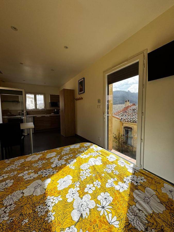 Gîte pour 2 personnes, avec vue ainsi que jardin et piscine, animaux acceptés à Cucugnan - 3