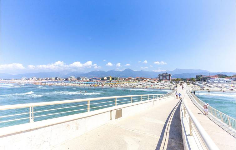 Apartment mit Meerblick, Pool und Garten in Strettoia, Pietrasanta