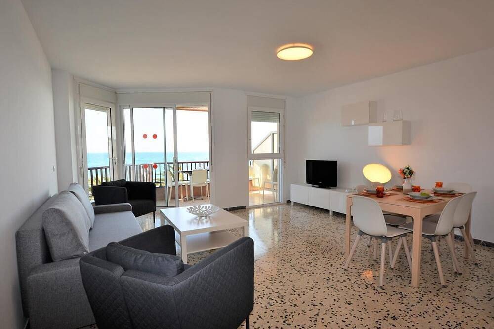 Entire apartment, Leonor 6º2ª - Calafell in Calafell, Costa Dorada