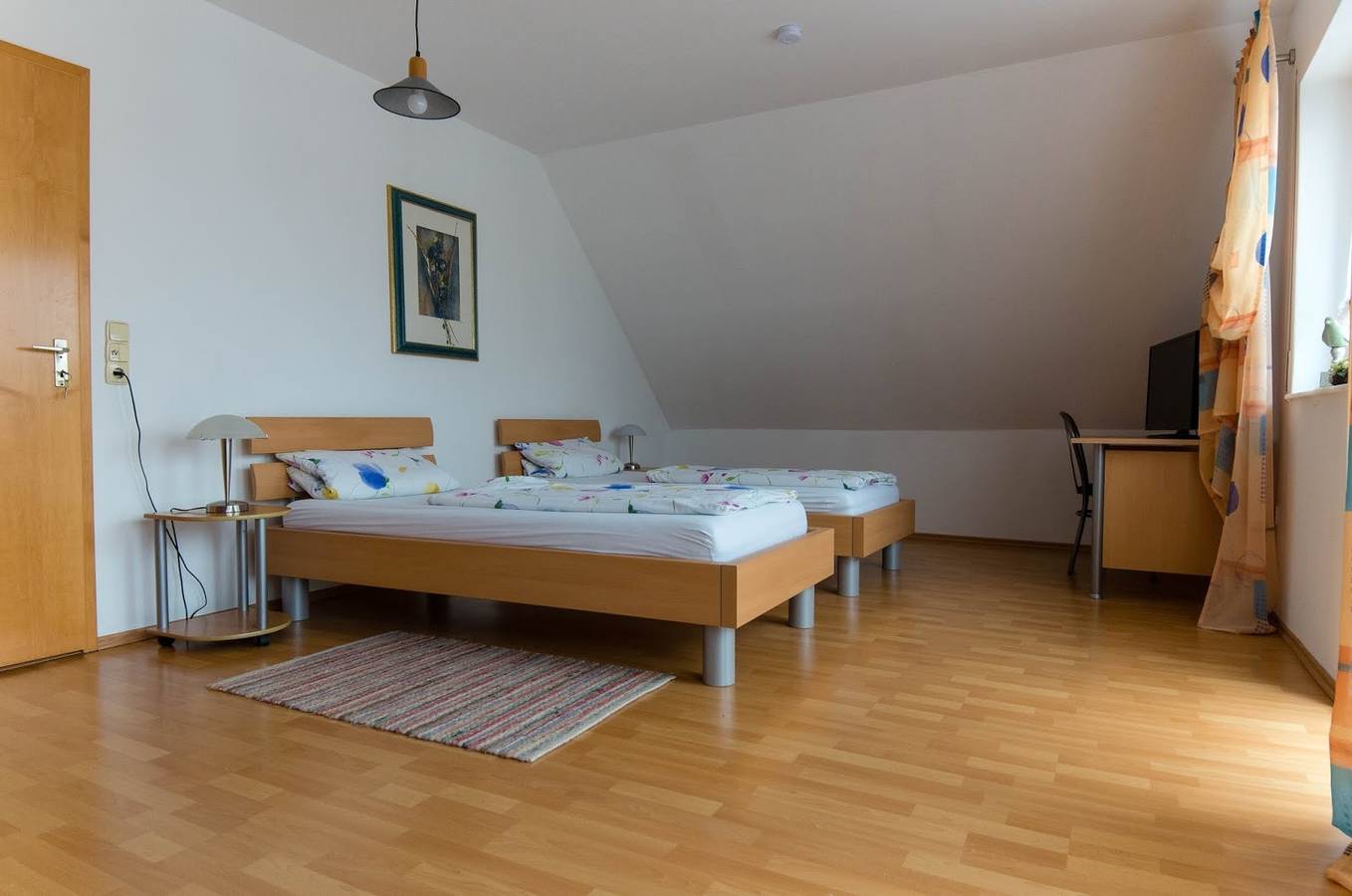 Haus Ziegler - Ferienwohnung (120qm) mit Balkon und Wlan in Kolitzheim, Fränkisches Weinland
