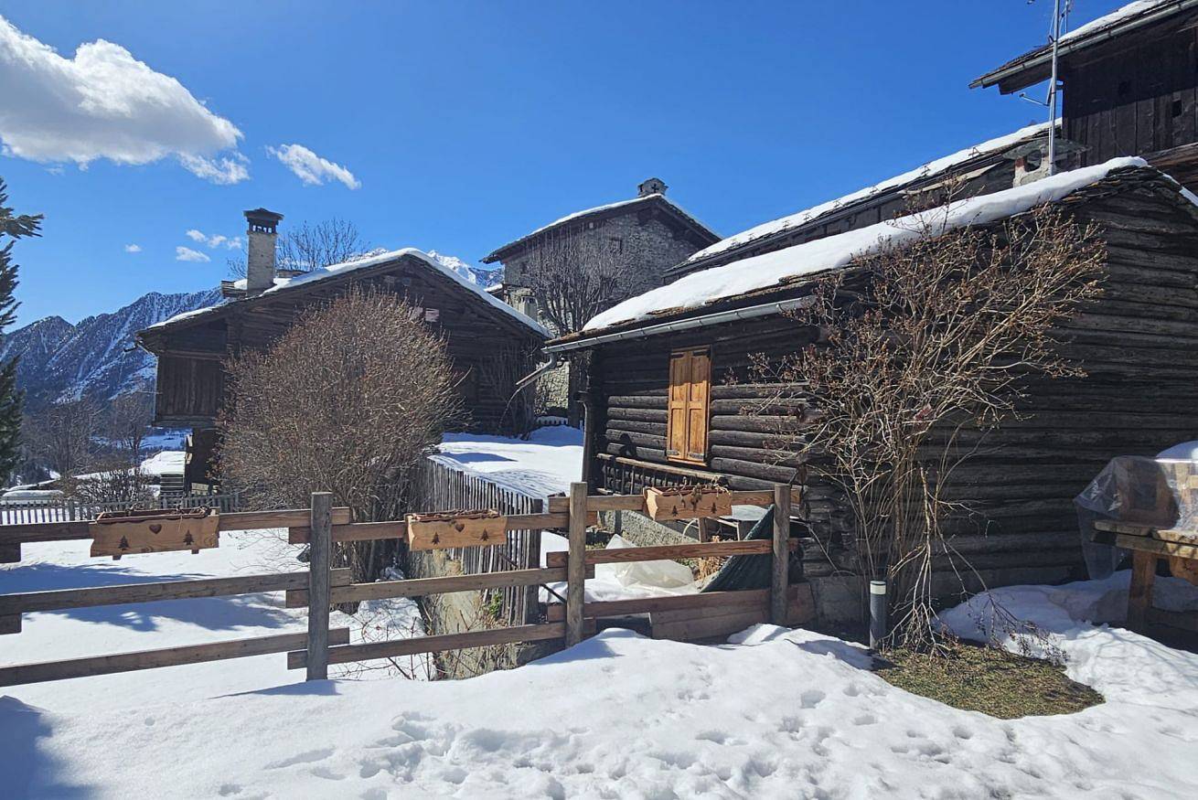 Appartamento intero, Joivy Moderno chalet familiare con vista sulle montagne in Magneaz-Palouettaz, Ayas