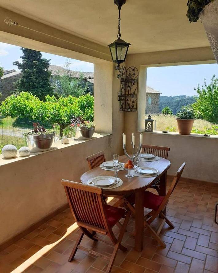 Location de vacances pour 6 personnes, avec Balcon ainsi que Terrasse et Vue à Saint-Julien-du-Serre