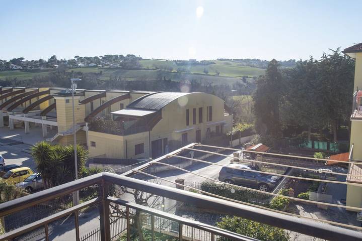 Appartement entier, Appartement de vacances pour 6 personnes avec balcon/terrasse in Sirolo, Riviera del Conero