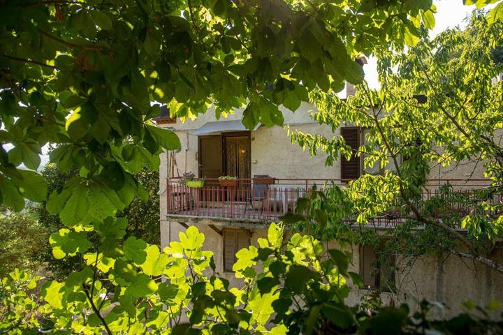 Gîte pour 5 personnes, avec piscine ainsi que jardin et vue, animaux acceptés à Fabriano - 3
