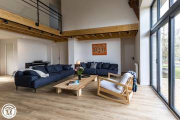 Gîte pour 12 personnes, avec jardin à Rochefort-Montagne