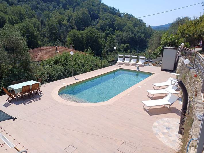 Vacation rental for 4 people, with pool and yard in Liguria