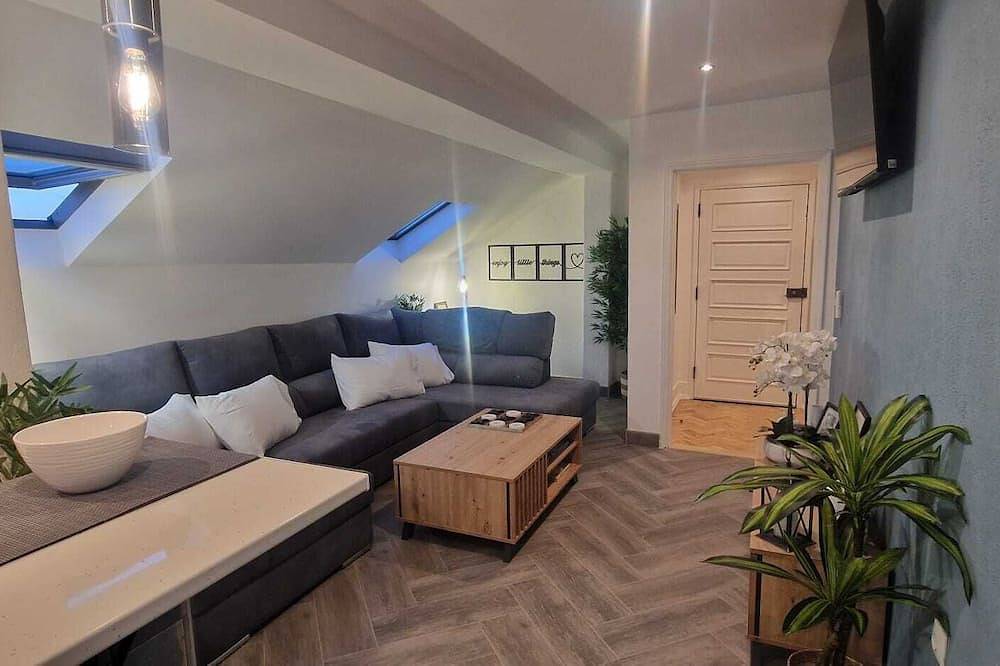 Apartamento inteiro, Train Station Apartment in the Heart of the city with great views and 2 Patios. in Castelo Branco, Aldeias do Xisto