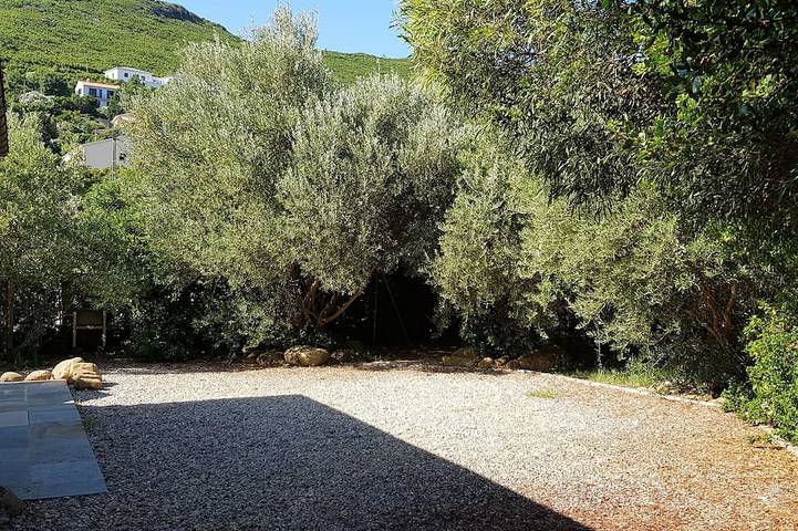 Mini villa T2 on the seafront at Marine de Sisco, ideal for discovering the Cape. in Sisco, Capo Corso