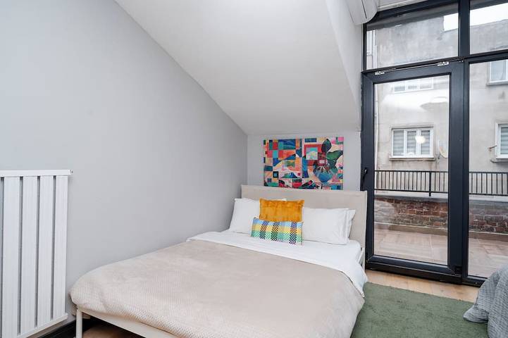 Spacious 4Br Private Townhouse with Exclusive Terrace in Beyoğlu, Estambul